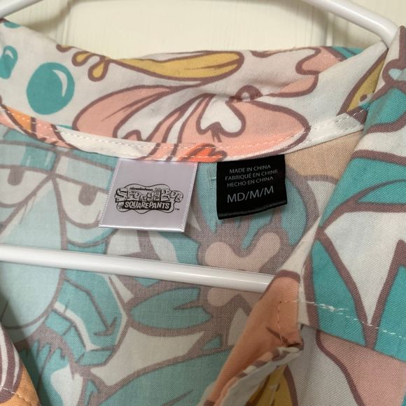 SQUAREPANTS SHORT SLEEVE GRAPHIC BUTTON-DOWN SHIRT - Picture 2 of 4